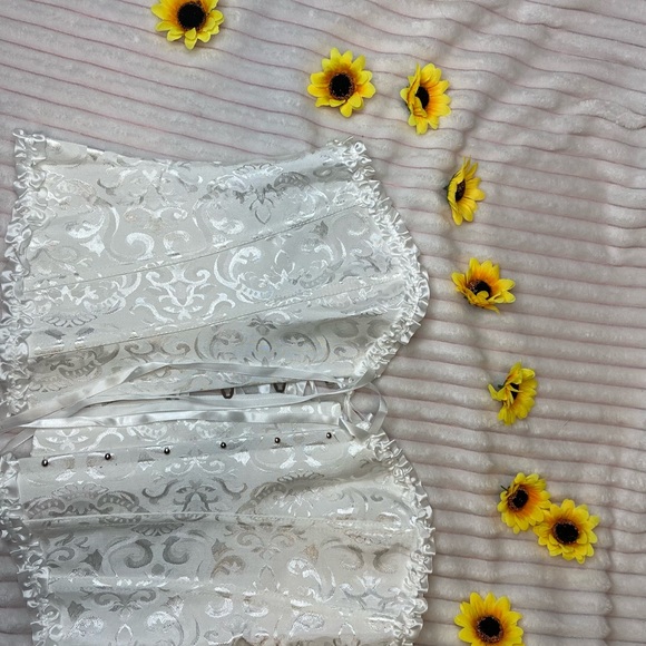 🤍Corset 🤍 - Picture 4 of 5